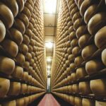 FIDENZA VILLAGE CELEBRA I 90 ANNI DEL CONSORZIO DEL PARMIGIANO REGGIANO CON DEGUSTAZIONI  CHE AVRANNO COME PROTAGONISTAIL “RE DEI FORMAGGI”